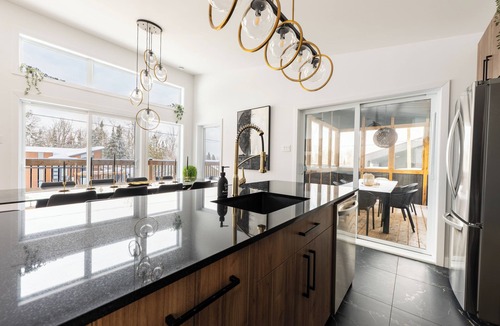 Saint-Gabriel-de-Brandon Cottage | Huge modern chalet with spa and lake access