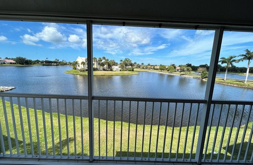 East Naples Condo | Huge Carriage home in beautiful Windstar on Naples Bay,
