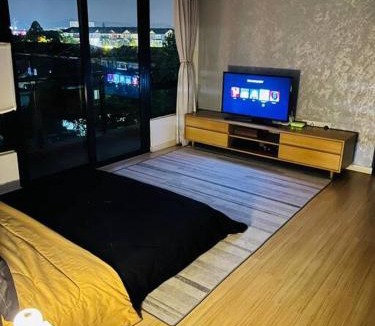Usj 1 Apartment | Huge City View balcony - Netflix