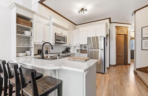 Mont-Tremblant House | Huge condo in front of Tremblant ski resort