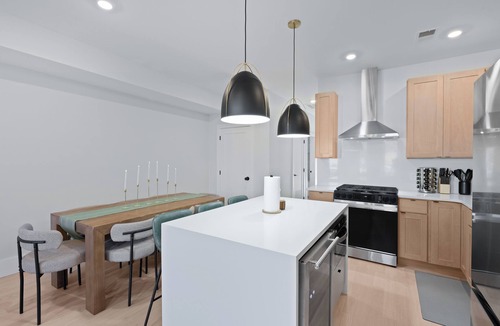 McGinley Square House | Huge & Cozy 3BR3BA LUX Penthouse+Roofdeck! Quick PATH Access to NYC Manhattan