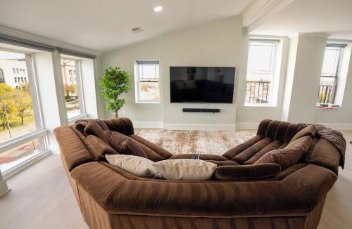Downtown Baltimore Apartment | Huge Downtown Baltimore home with parking
