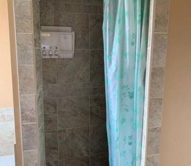 Highland West House | Huge Family home sleeps 14 with 5 parking spots