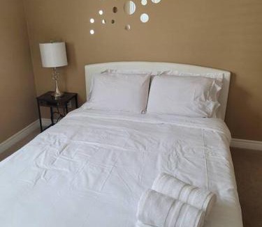 Highland West House | Huge Family home sleeps 14 with 5 parking spots