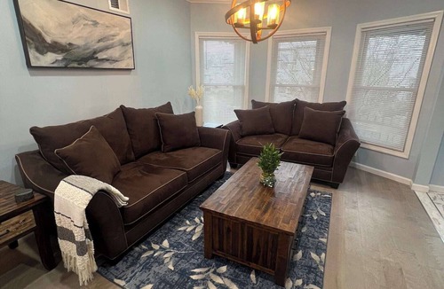 Belleville House | Huge Family House 12 miles from NYC/4Bath/Parking