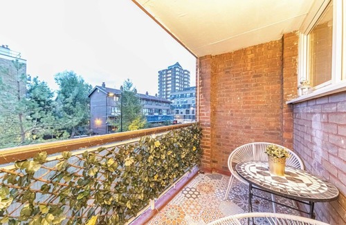 Canary Wharf Apartment | Huge Flat in Shoreditch Park