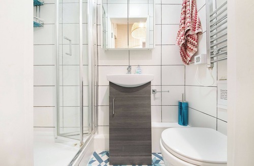 Canary Wharf Apartment | Huge Flat in Shoreditch Park