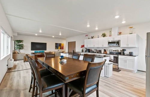 South Perry District Apartment | HUGE-Fun-Trendy Apt by Perry District & Downtown!