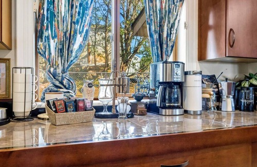 Tracyton House | Huge Getaway + Panoramic Water & Olympic Mtn Views