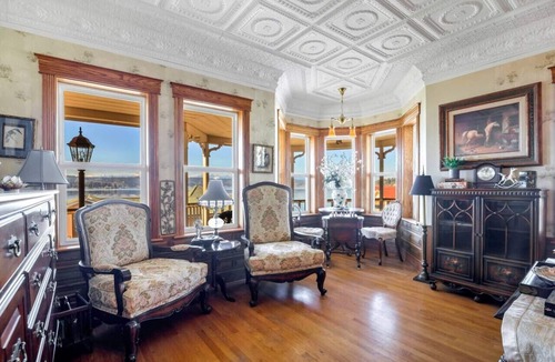 Tracyton House | Huge Getaway + Panoramic Water & Olympic Mtn Views