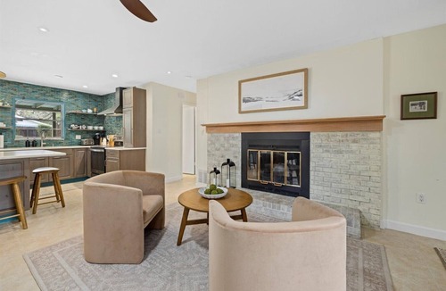 Sarasota House | HUGE HEATED SALT POOL! NEAR DOWNTOWN! TV IN EVERY BEDROOM!