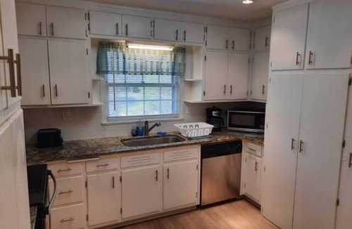 East Point House | Huge Home Close to Attractions Sleeps 20+