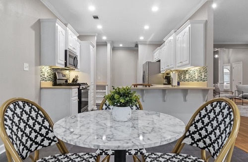 Maumelle House | HUGE home office space Little Rock Jacuzzi Bath