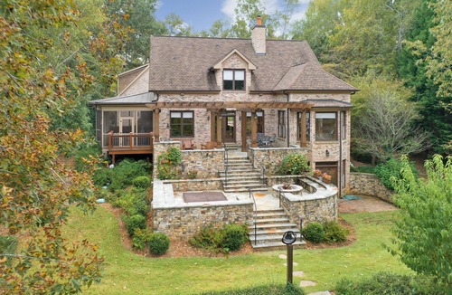 Eatonton House | Huge Home on Water, Sleeps 16, Lots of Family Activities Included on Property!