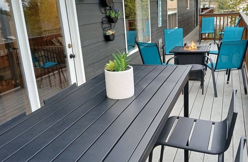 Mica House | Huge Home, Pool Table, Hot Tub