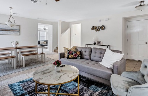 West Dallas House | HUGE HOUSE!!! MINUTES TO DOWNTOWN!!! FAMILY FRIENDLY!!