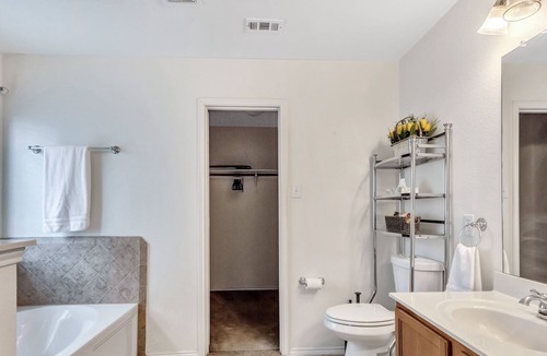 West Dallas House | HUGE HOUSE!!! MINUTES TO DOWNTOWN!!! FAMILY FRIENDLY!!