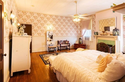 Gainesville Bed & Breakfast | Huge King Suite with Fireplace, Private Bath, Hot Tub and Pool.