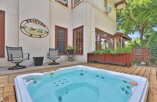 Gainesville Bed & Breakfast | Huge King Suite with Private Bath, Hot Tub and Pool.
