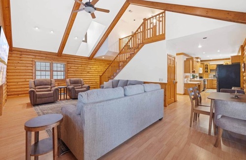 Benton House | HUGE KY Lake House + Ultimate Amenities