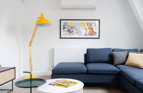 Chinatown Apartment | Huge Leicester Square 2BR - Netflix & AC