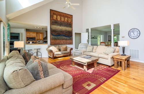 Asheville House | Huge Lodge, 1.5 Mi to town, Mtn Views, pets OK.