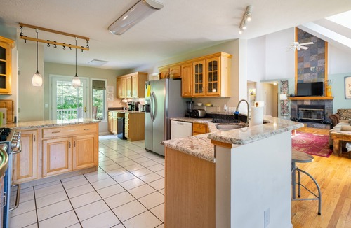 Asheville House | Huge Lodge, 1.5 Mi to town, Mtn Views, pets OK.