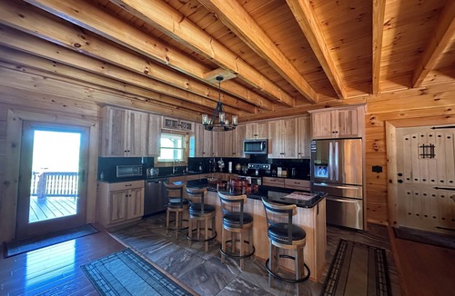 Dobson House | Huge Lodges side by side with 10 rooms in Mt Airy North Carolina Wine Country