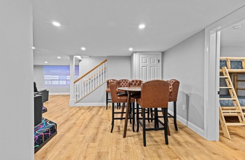 Hinesburg Cabin | Huge Log Cabin by Lake 16 PPL