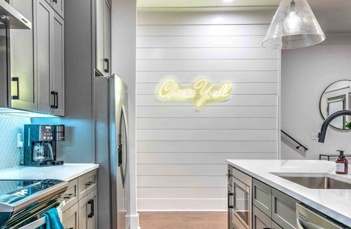 Eastwood House | Huge Lux Home! 17 beds! Insta! Baller Game Room!