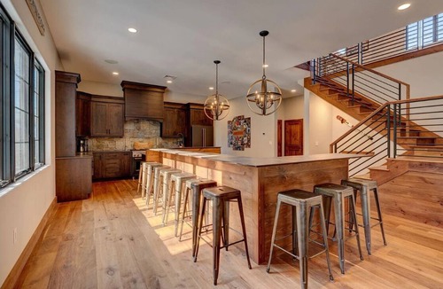 Lincoln Ski Chalet | Huge Luxe Loon Mtn Chalet w/Hot Tub & Fire Pit!