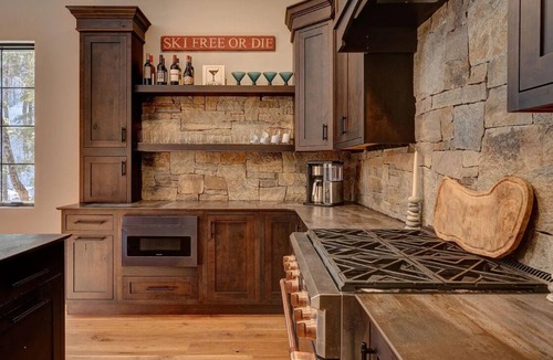 Lincoln Ski Chalet | Huge Luxe Loon Mtn Chalet w/Hot Tub & Fire Pit!
