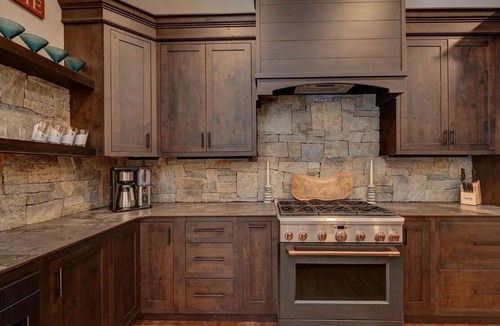 Lincoln Ski Chalet | Huge Luxe Loon Mtn Chalet w/Hot Tub & Fire Pit!