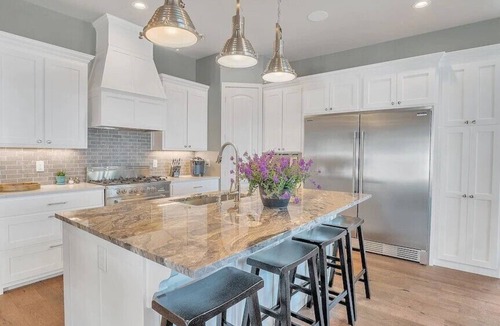 Langley House | Huge Luxury Lakehouse + Dock + Firepit + Private Waterfall, Pontoon for rent!