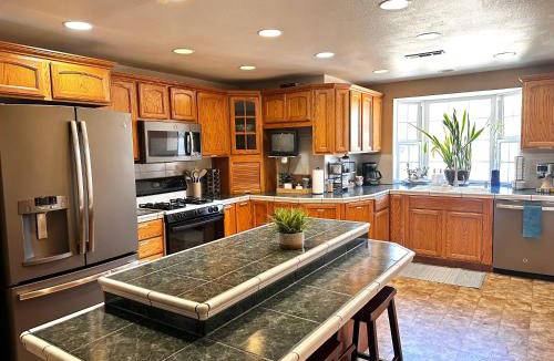 Medford House | Huge Master Suite Apt -fire Pit-gazebo- Cul De Sac