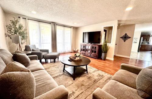 Medford House | Huge Master Suite Apt -fire Pit-gazebo- Cul De Sac