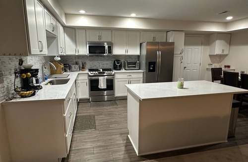 Tonawanda Villa | HUGE, Modern 3-Bed Villa in ❤️ of WNY Buffalo Niagara Falls