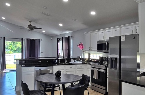 Orlando House | Huge Modern 3BR Family Home - Fully Stocked Kitchen + Board Games + Pet Friendly
