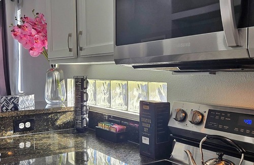 Orlando House | Huge Modern 3BR Family Home - Fully Stocked Kitchen + Board Games + Pet Friendly