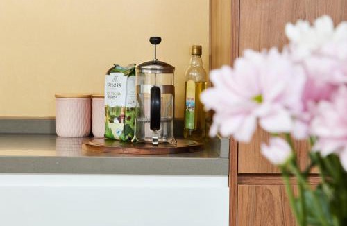 Failsworth Apartment | Huge Modern 5BR Home - Perfect For Long Stays!