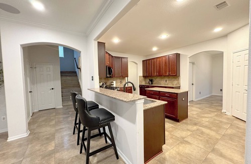 College Park House | Huge modern 6br house with a game room and a pool!