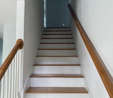 Scarborough House | Huge Modern Townhome 10mins to Beach