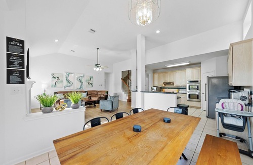 West San Antonio House | Huge Oasis! 5/4 HOUSE w/Hot Tub Beautiful!