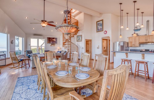 Lincoln City House | Huge Oceanfront Home has Two Great Rooms for Large Groups!