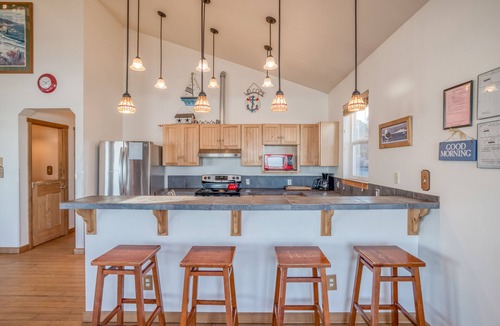 Lincoln City House | Huge Oceanfront Home has Two Great Rooms for Large Groups!