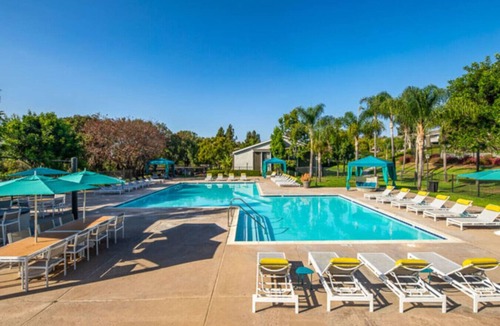 Ivey Ranch - Rancho Del Oro Apartment | Huge Oceanside 2BR Apartment|King & 2 Queen beds