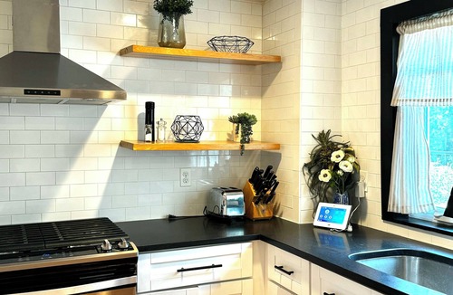 Maplewood House | Huge Patio & Private Parking - 2BR 2BA - Near NYC EWR FIFA MetLife Stadium