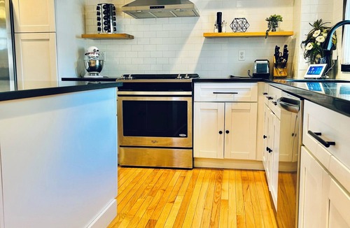 Maplewood House | Huge Patio & Private Parking - 2BR 2BA - Near NYC EWR FIFA MetLife Stadium