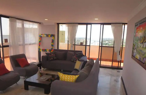 Villers-sur-Mer Apartment | HUGE Penthouse in Cali Midtown. The View!