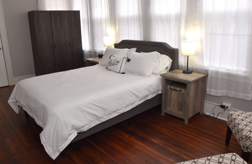 Burlington Apartment | HUGE Pet Friendly 2 Bedroom Apartment Close To Everything In Town!